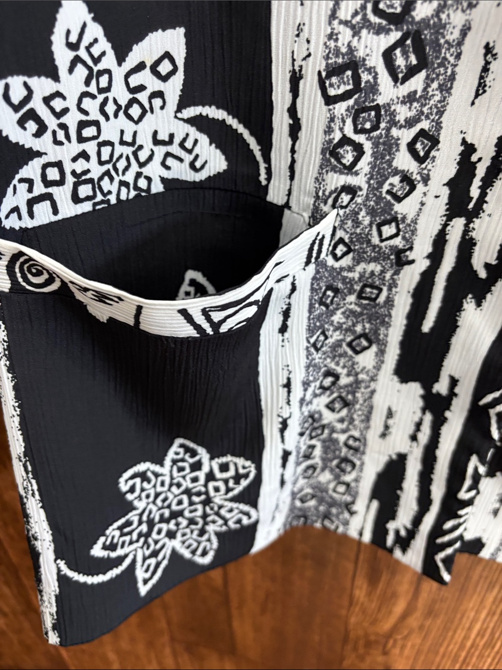 Black & White Printed Button-Down Shirt Jacket - Picture 3 of 6